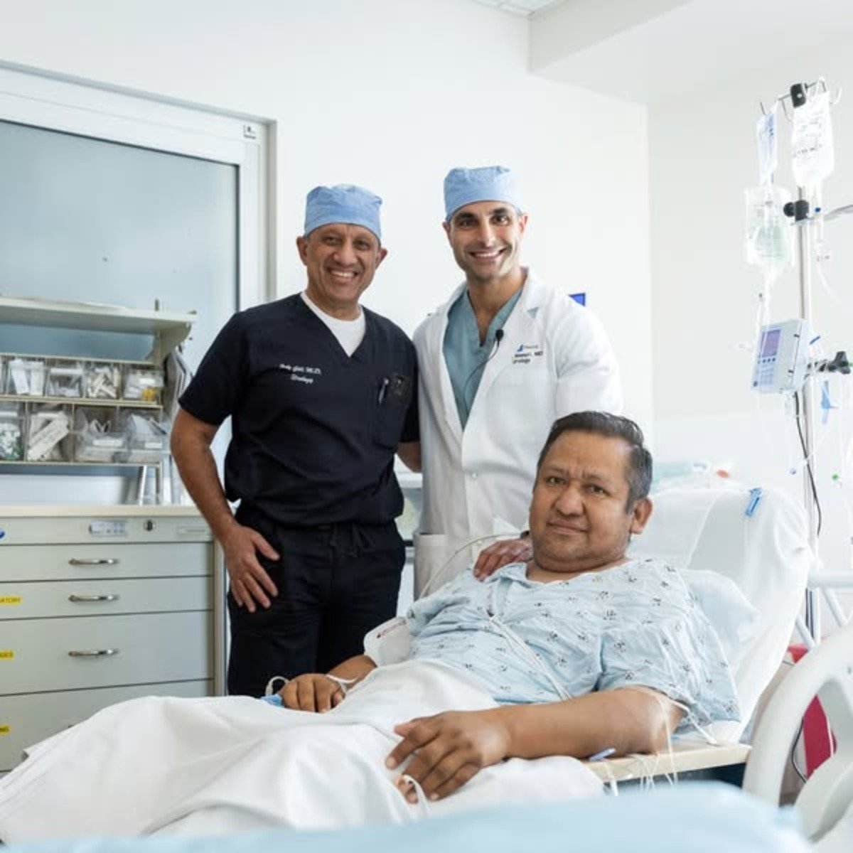US Surgeons Achieve World’s First Human Bladder Transplant